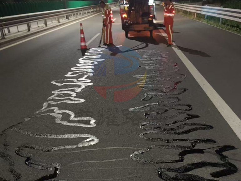 高速公路裂缝病害处理